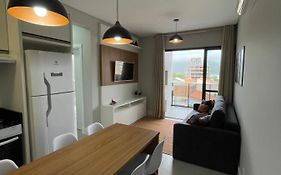 Apartamento com vista mar completo
